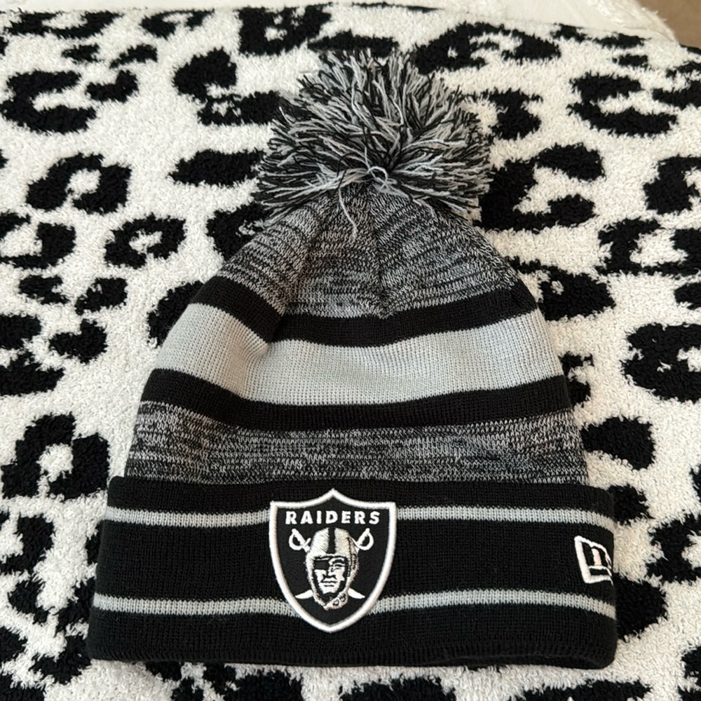 Oakland Raiders Pom Pom Beanie